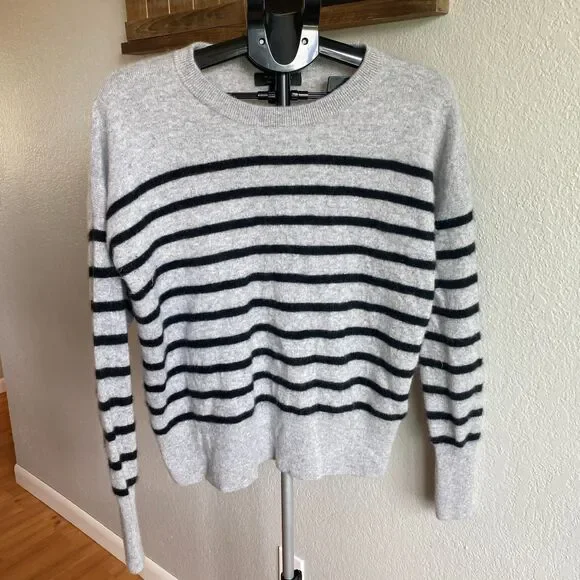 Tahari Sweaters Tahari 2ply Cashmere Long Sleeve Striped